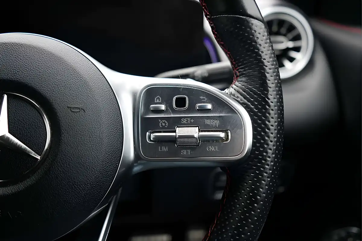 Used 2023 Mercedes-Benz Glb AMG Line (executive) Blue - Interior and Exterior details 12
