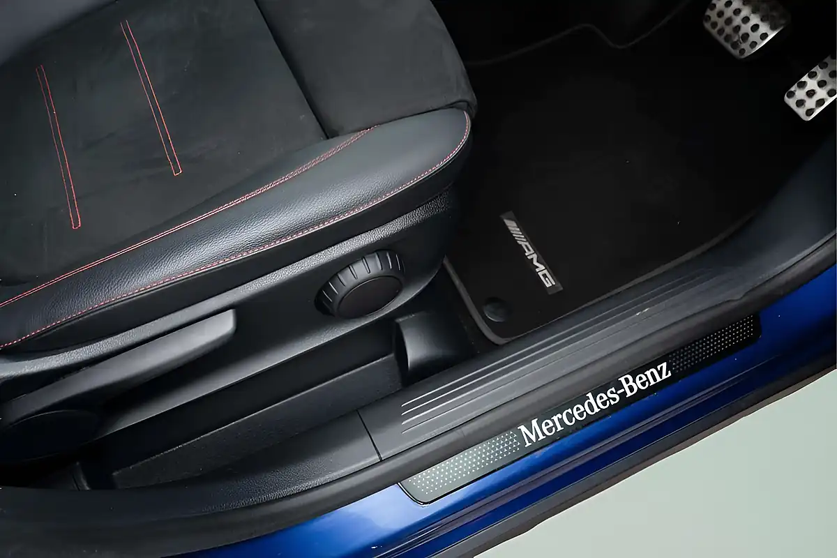Used 2023 Mercedes-Benz Glb AMG Line (executive) Blue - Interior and Exterior details 17