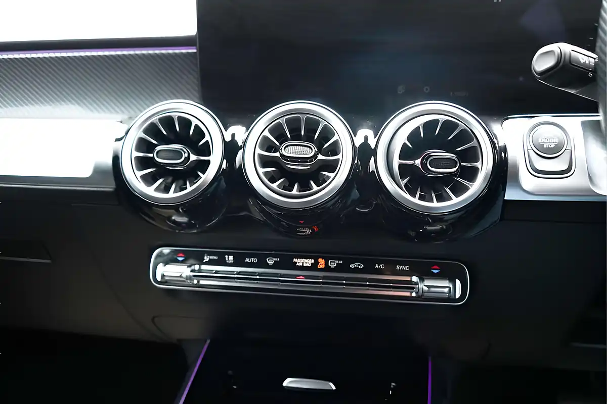 Used 2023 Mercedes-Benz Glb AMG Line (executive) Blue - Interior and Exterior details 19
