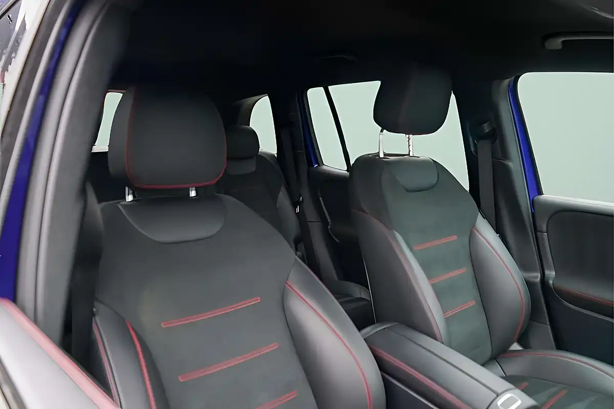 Used 2023 Mercedes-Benz Glb AMG Line (executive) Blue - Interior and Exterior details 9