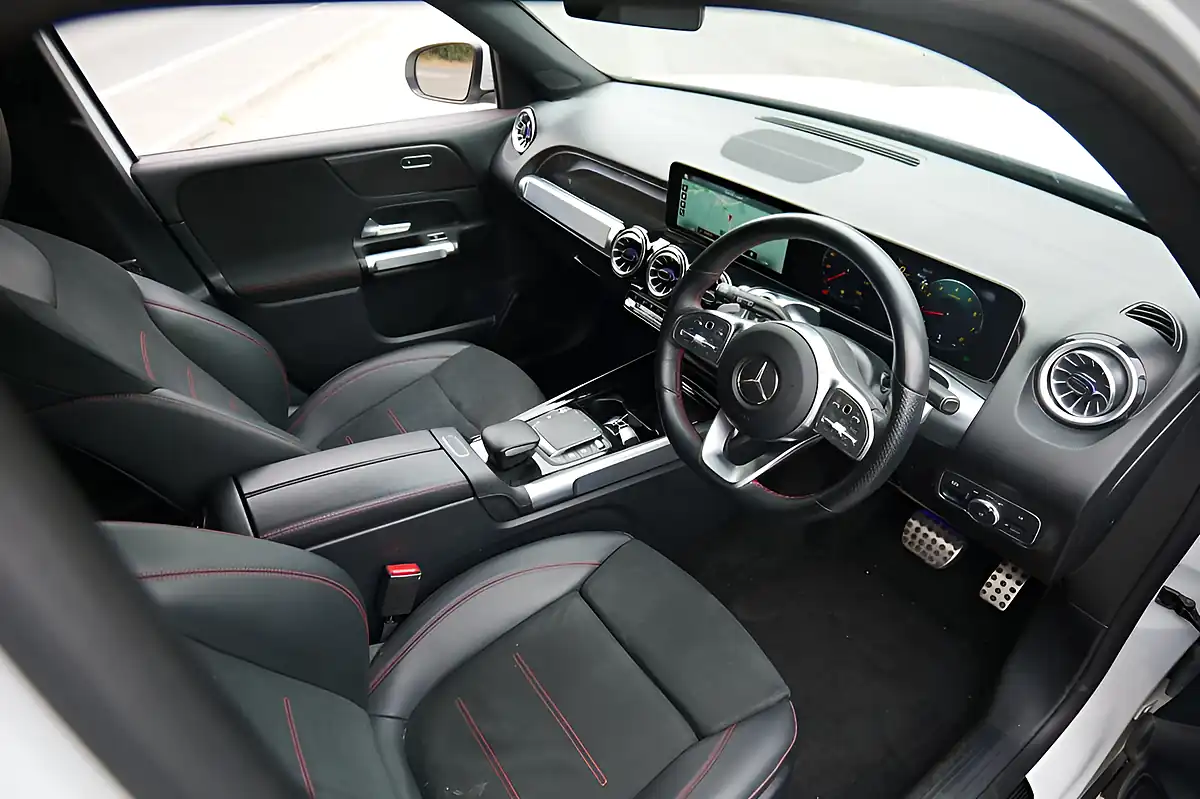 Used 2023 Mercedes-Benz Glb AMG Line (executive) Digital White - Interior and Exterior details 3