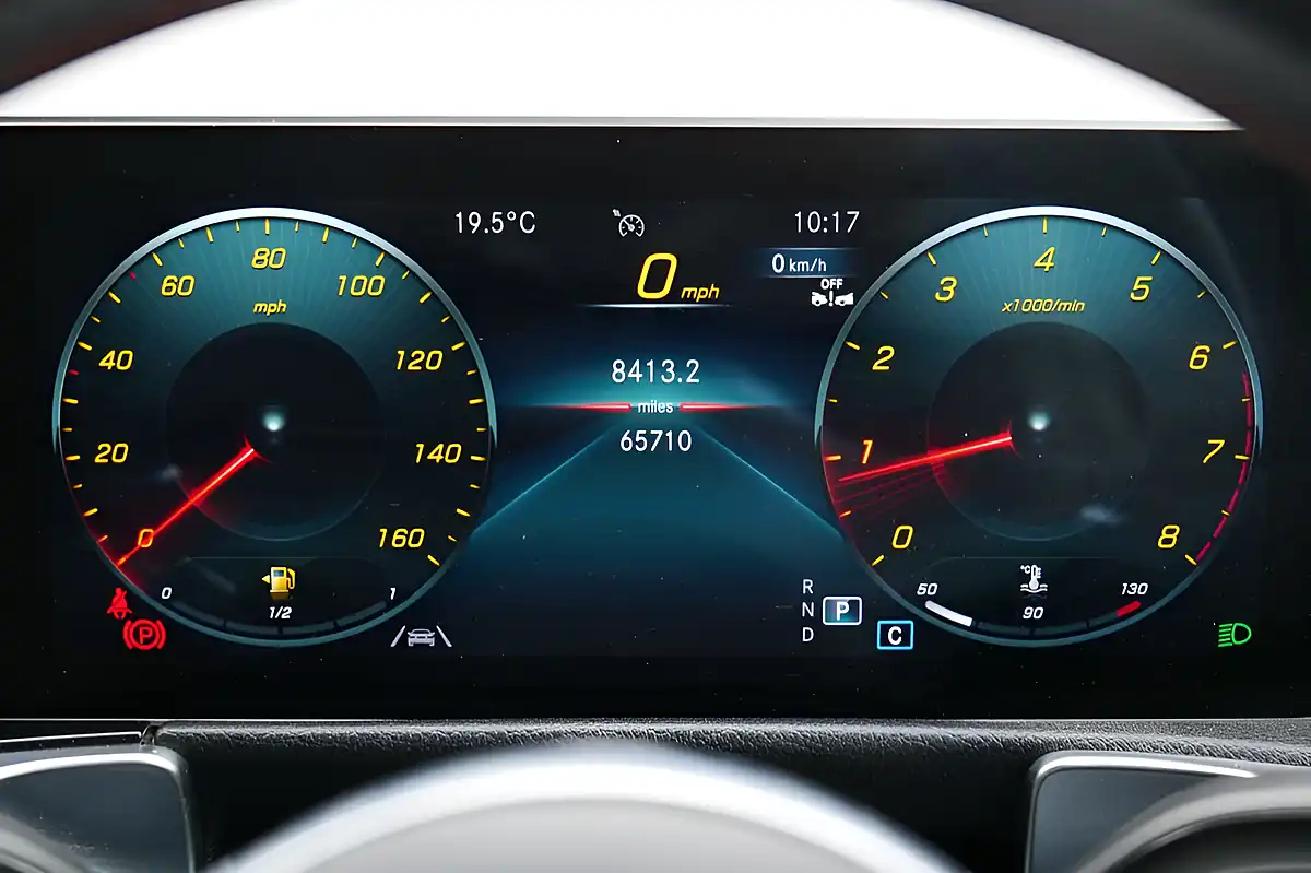 Used 2023 Mercedes-Benz Glb AMG Line (executive) Digital White - Interior and Exterior details 5