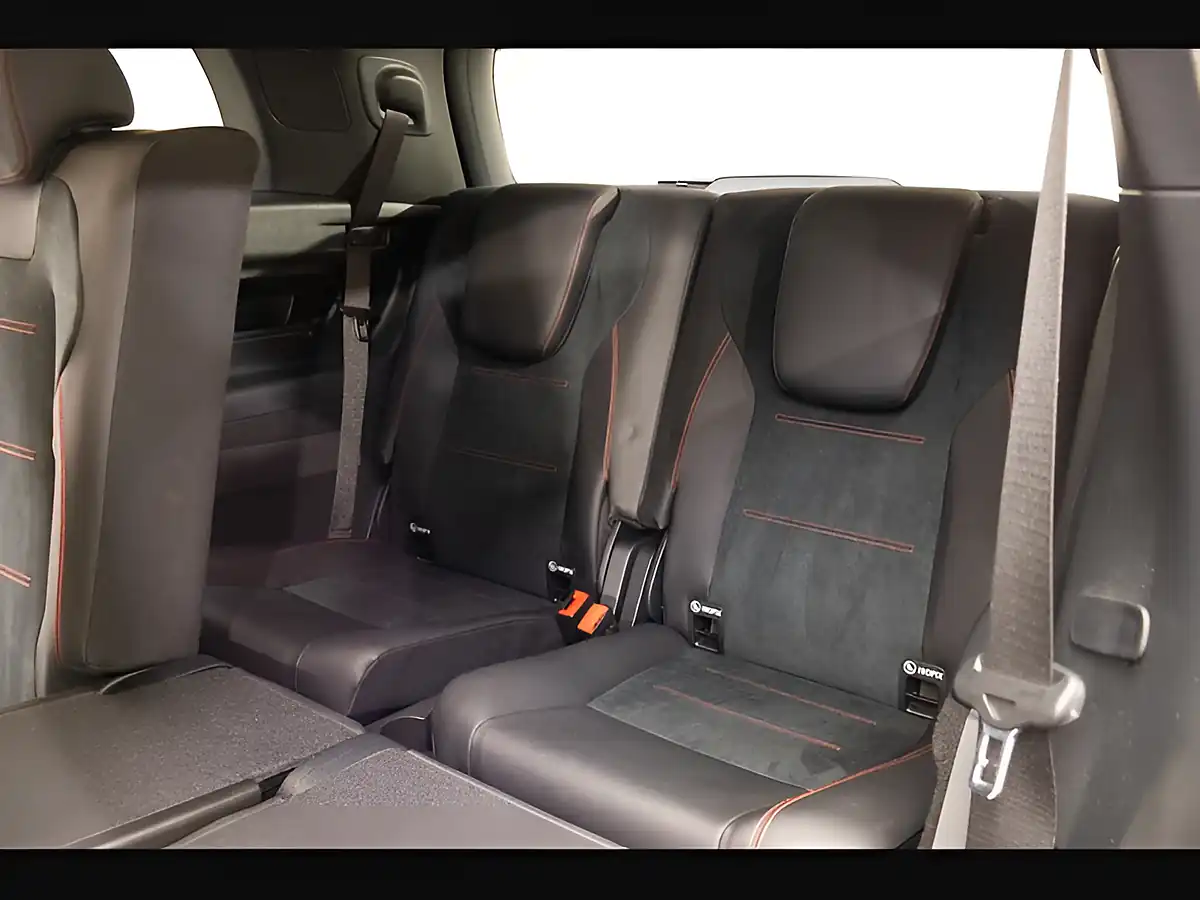 Used 2023 Mercedes-Benz Glb AMG Line (executive) Red - Interior and Exterior details 13