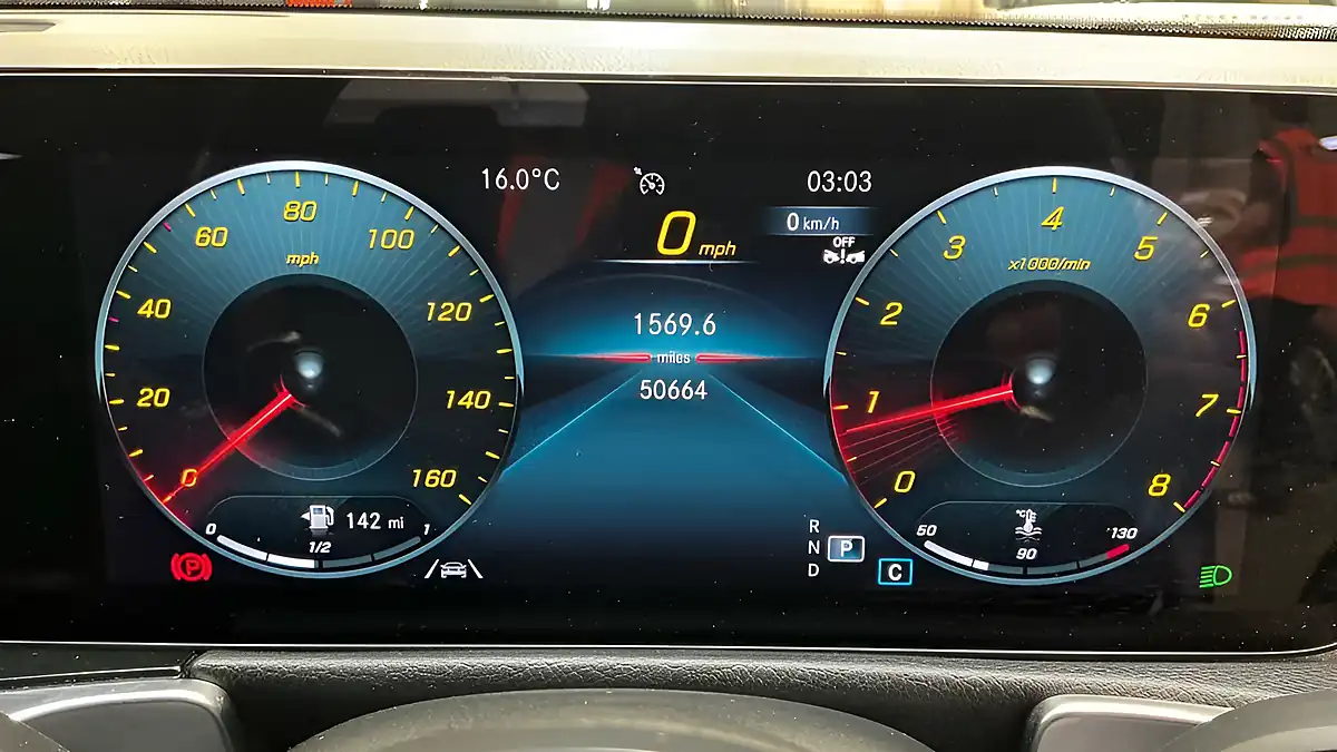 Used 2023 Mercedes-Benz Glb AMG Line (executive) White - Interior and Exterior details 12