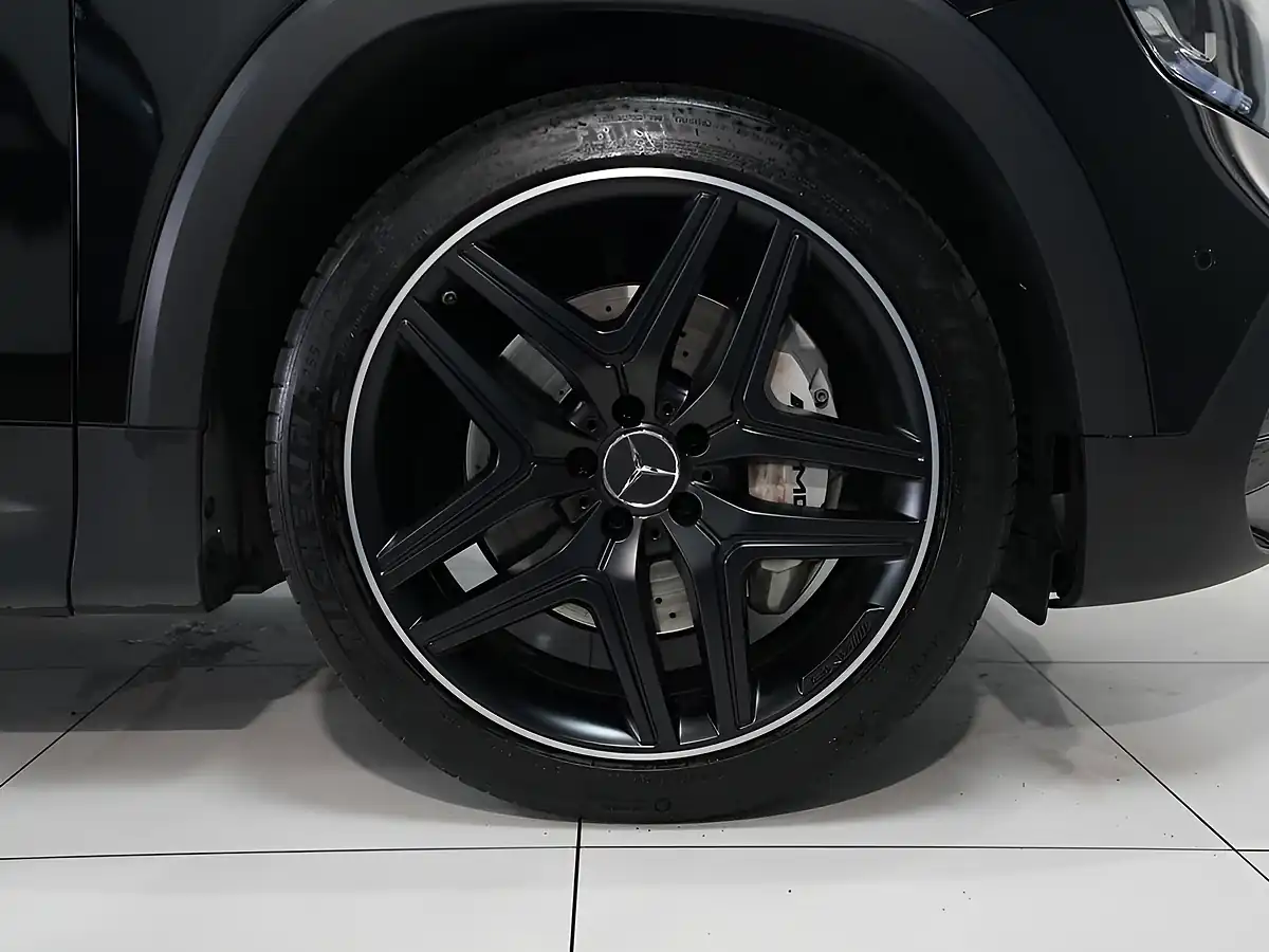 Used 2023 Mercedes-Benz Glb Premium Plus Cosmos Black - Interior and Exterior details 9