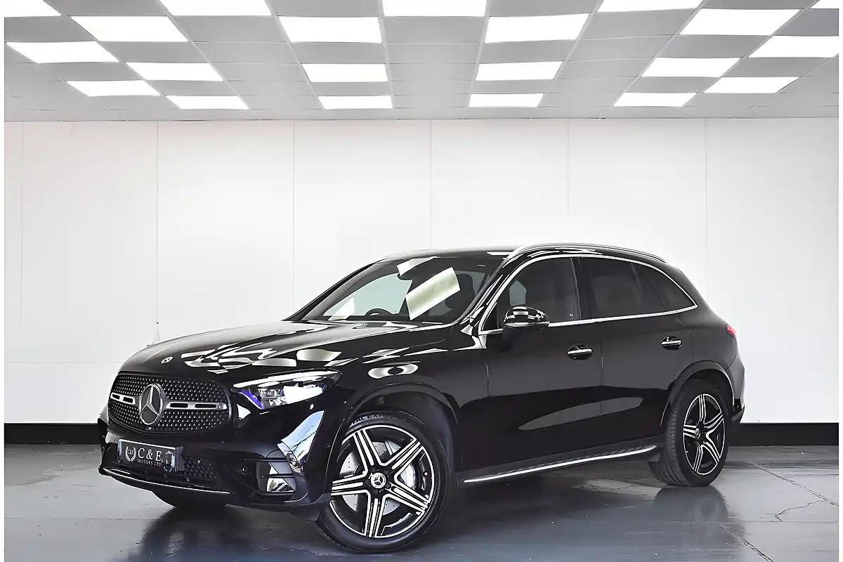 Used 2023 Mercedes-Benz Glc AMG Line Black - Front View