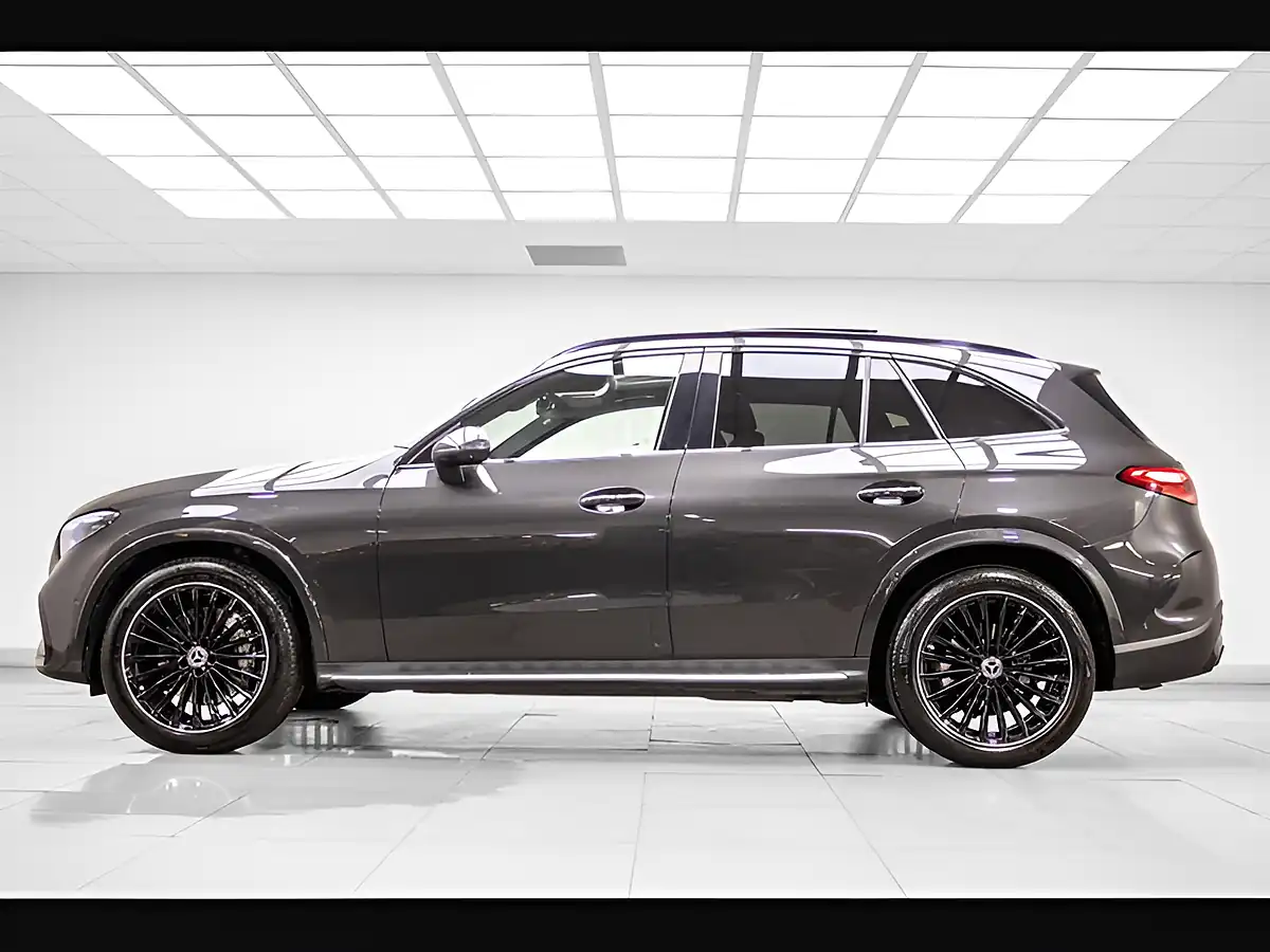 Used 2023 Mercedes-Benz Glc AMG Line (premium Plus) Grey - Interior and Exterior details 5