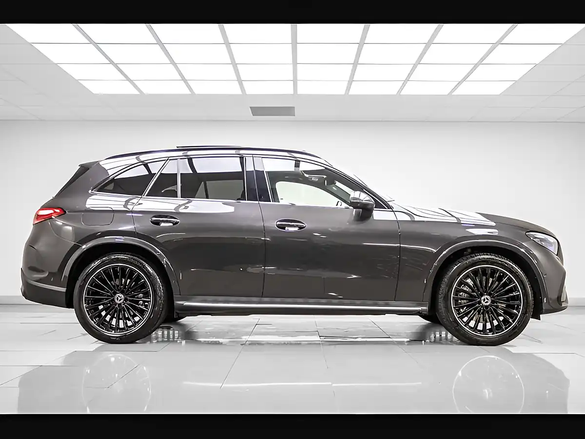 Used 2023 Mercedes-Benz Glc AMG Line (premium Plus) Grey - Interior and Exterior details 7