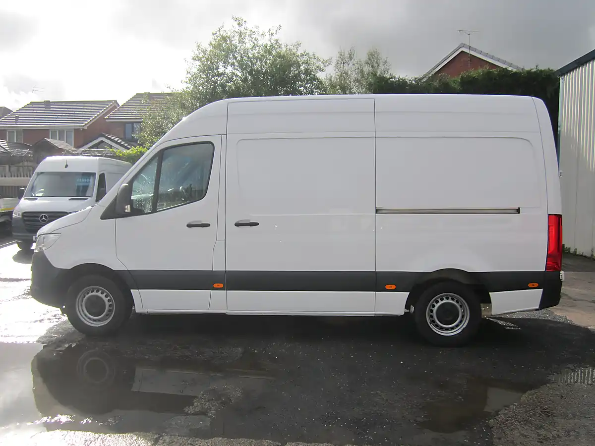 Used 2023 Mercedes-Benz Sprinter 315 Progressive White - Interior and Exterior details 4