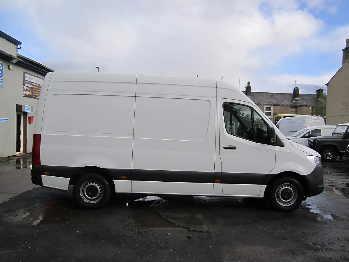 Used 2023 Mercedes-Benz Sprinter 315 Progressive White - Interior and Exterior details 8