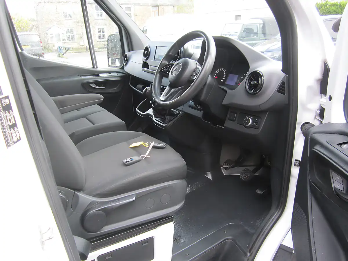 Used 2023 Mercedes-Benz Sprinter 315 Progressive White - Interior and Exterior details 9