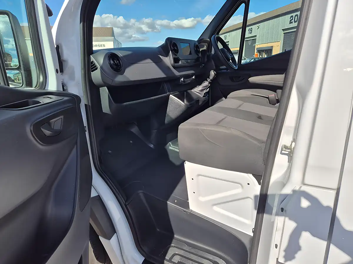 Used 2023 Mercedes-Benz Sprinter Mwb 6seat Combi White - Interior and Exterior details 18