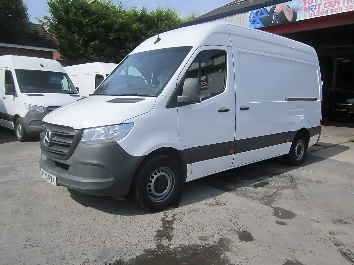Used 2023 Mercedes-Benz Sprinter Progressive White - Interior and Exterior details 12