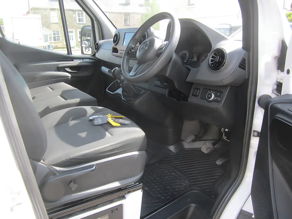 Used 2023 Mercedes-Benz Sprinter Progressive White - Interior and Exterior details 5