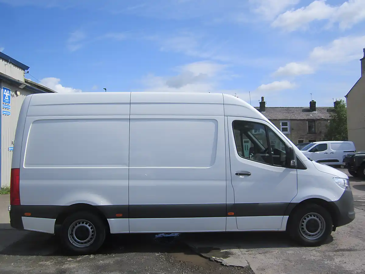 Used 2023 Mercedes-Benz Sprinter Progressive White - Interior and Exterior details 7
