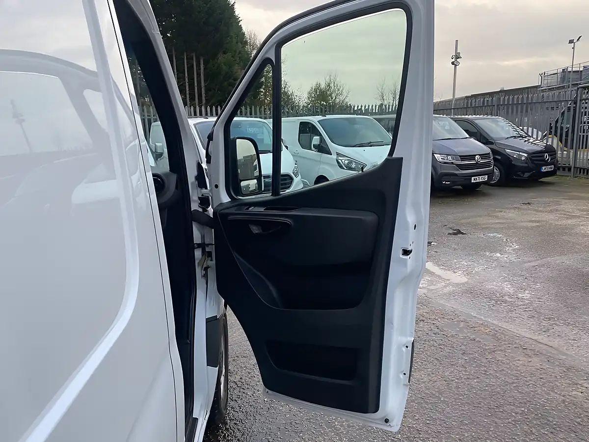 Used 2023 Mercedes-Benz Sprinter Progressive White - Interior and Exterior details 15