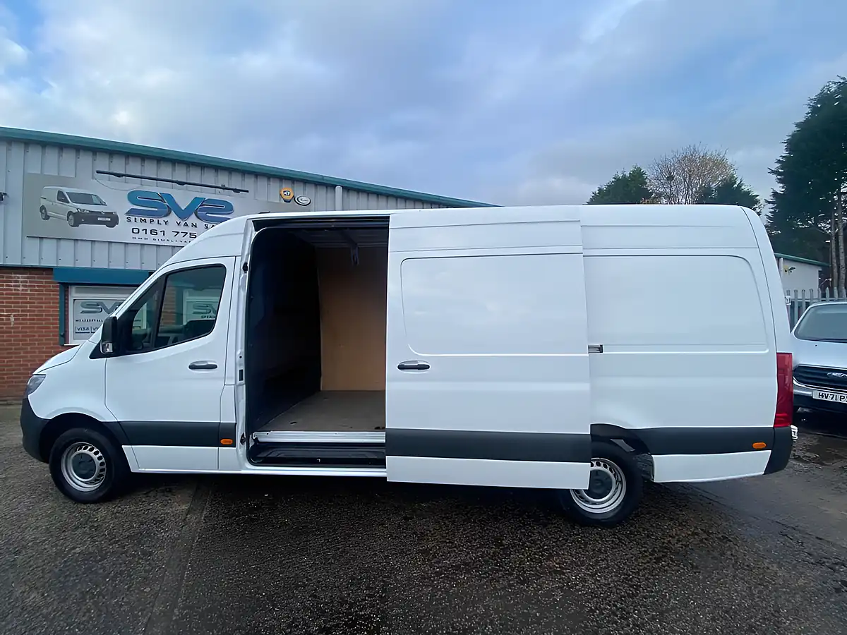 Used 2023 Mercedes-Benz Sprinter Progressive White - Interior and Exterior details 9