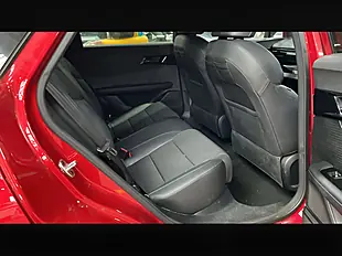 Used 2023 MG 4 Trophy Dynamic Red - Interior and Exterior details 13