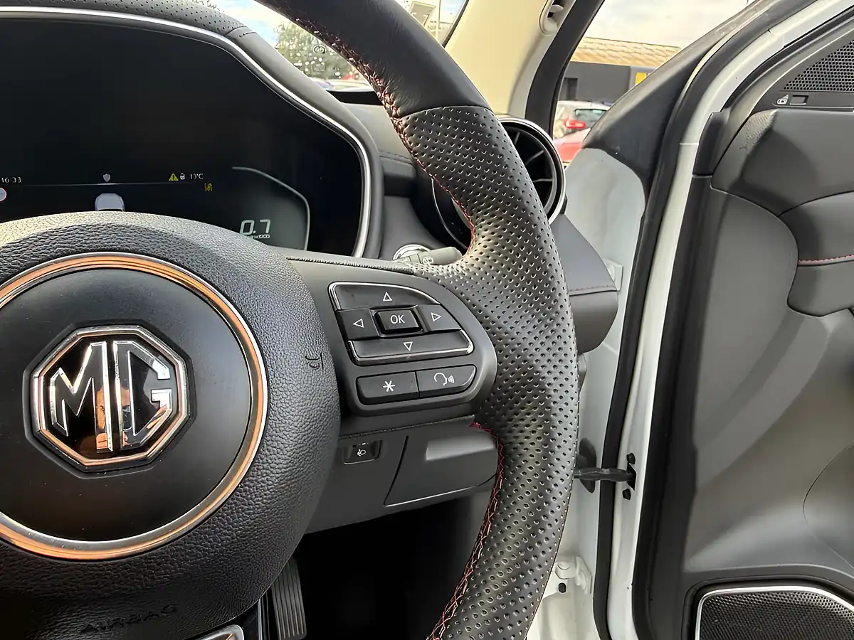 Used 2023 MG HS Trophy White - Interior and Exterior details 12