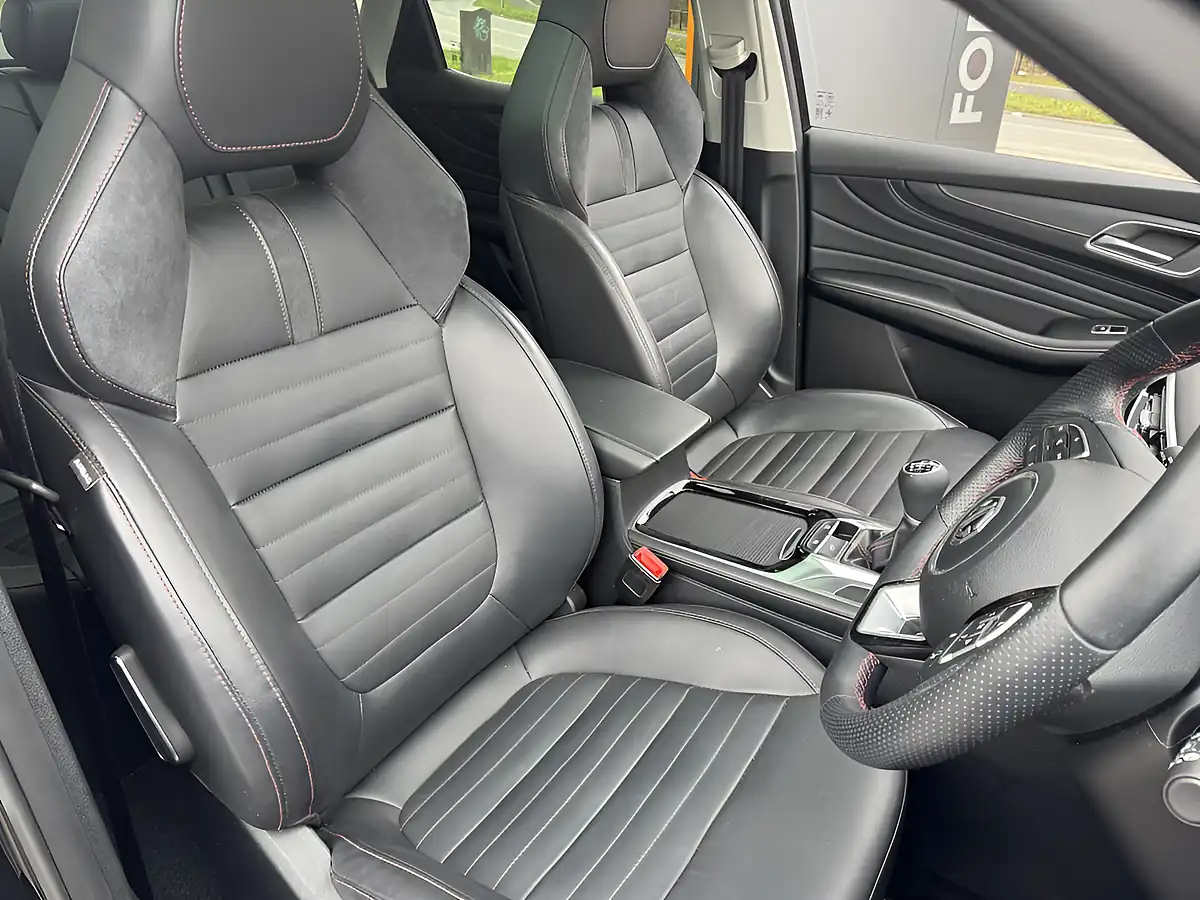 Used 2023 MG MG Hs Exclusive Black - Interior and Exterior details 3