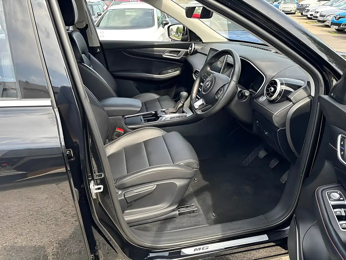 Used 2023 MG MG Hs Se Black - Interior and Exterior details 7