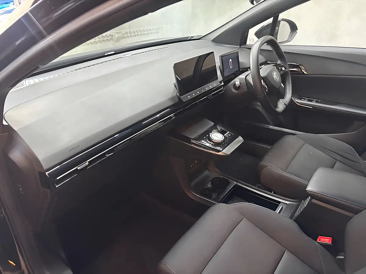 Used 2023 MG MG4 Se Long Range Black - Interior and Exterior details 9