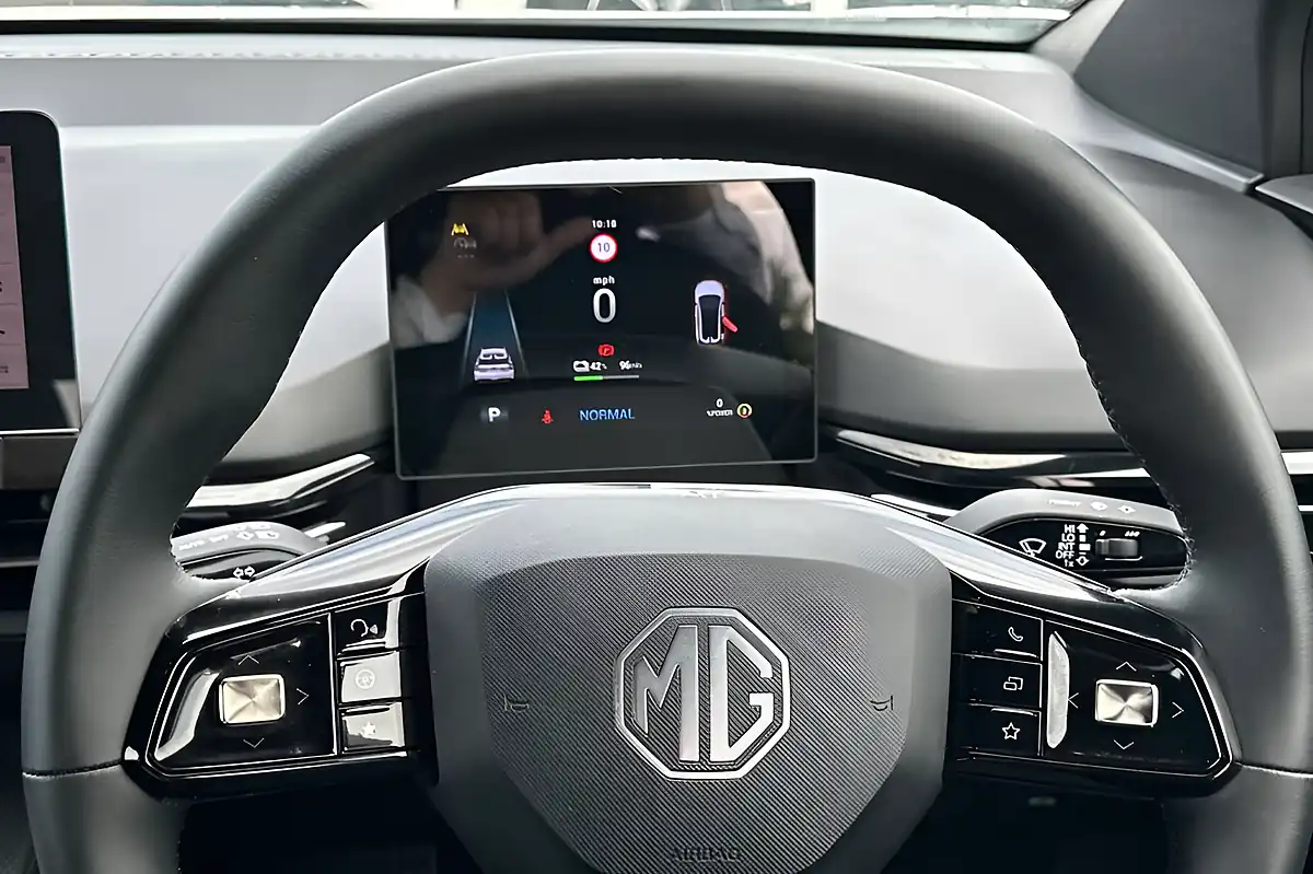 Used 2023 MG MG4 Se Long Range White - Interior and Exterior details 13