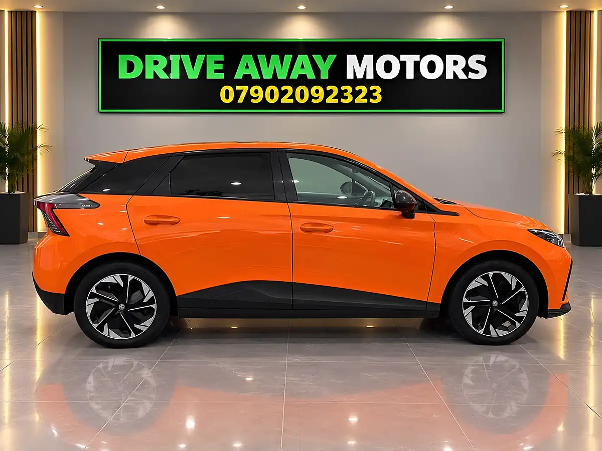 Used 2023 MG MG4 Trophy Long Range Volcano Orange - Interior and Exterior details 7