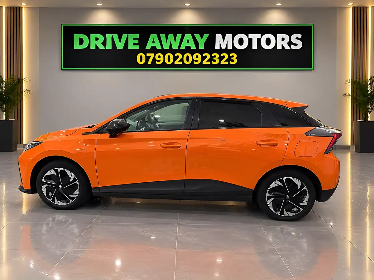 Used 2023 MG MG4 Trophy Long Range Volcano Orange - Interior and Exterior details 8