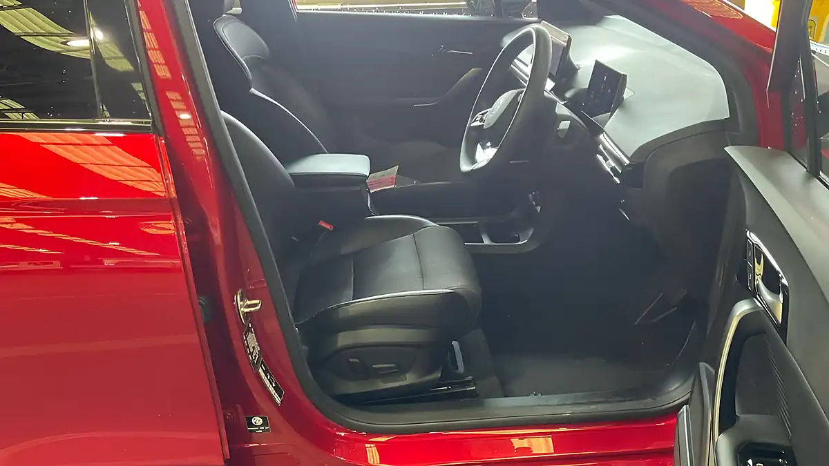 Used 2023 MG MG4 Trophy Red - Interior and Exterior details 16