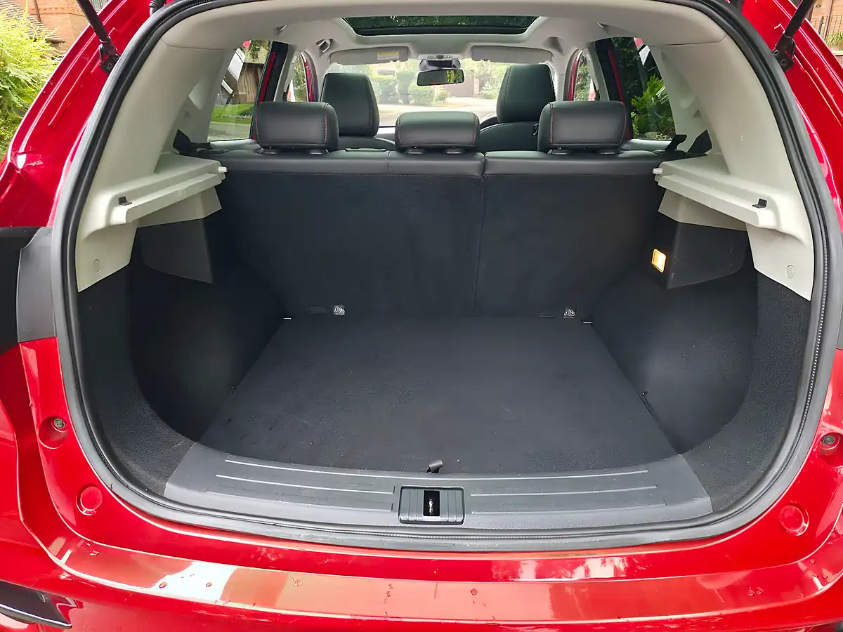 Used 2023 MG Zs Exclusive Dynamic Red - Interior and Exterior details 18