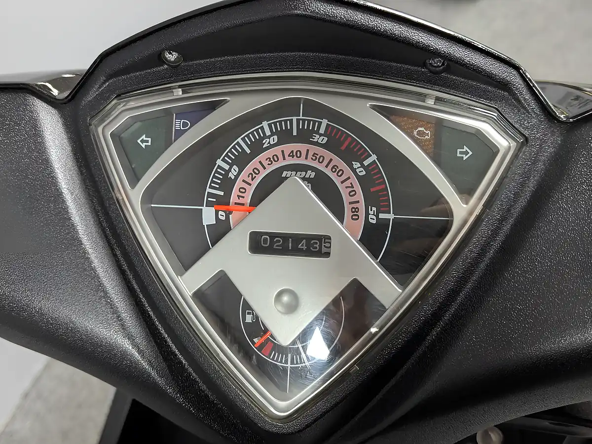Used 2023 Mgb R8 Black - Interior and Exterior details 16