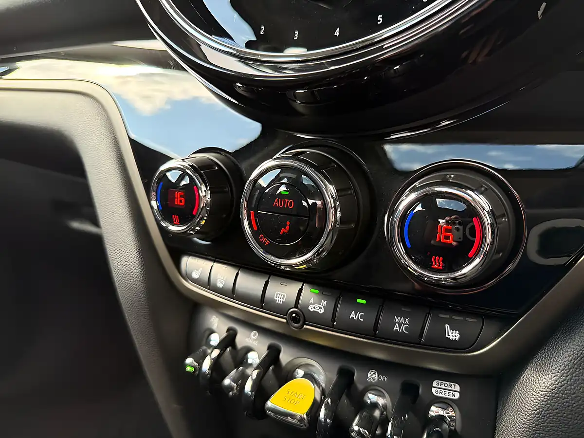 Used 2023 MINI Countryman Cooper Se Classic Black - Interior and Exterior details 11