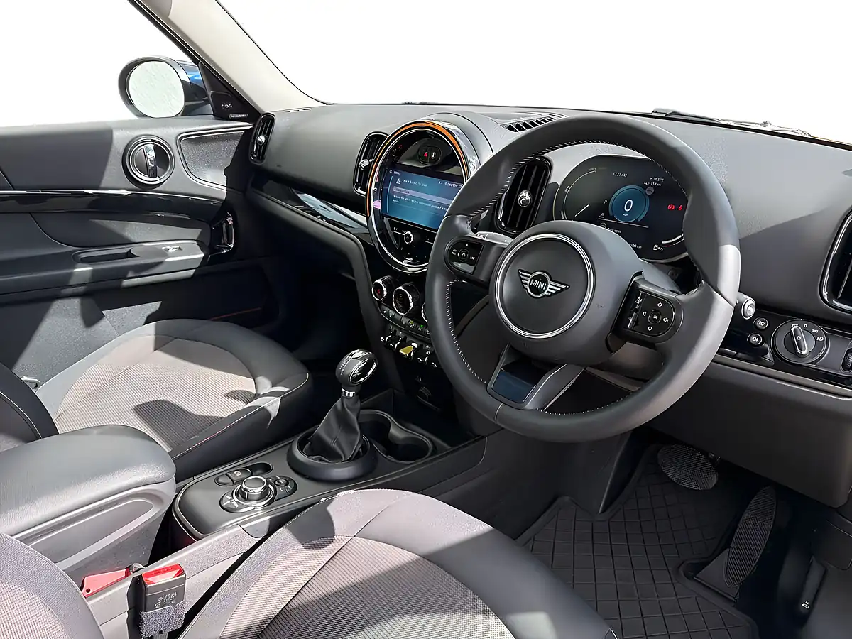 Used 2023 MINI Countryman Cooper Se Classic Black - Interior and Exterior details 7