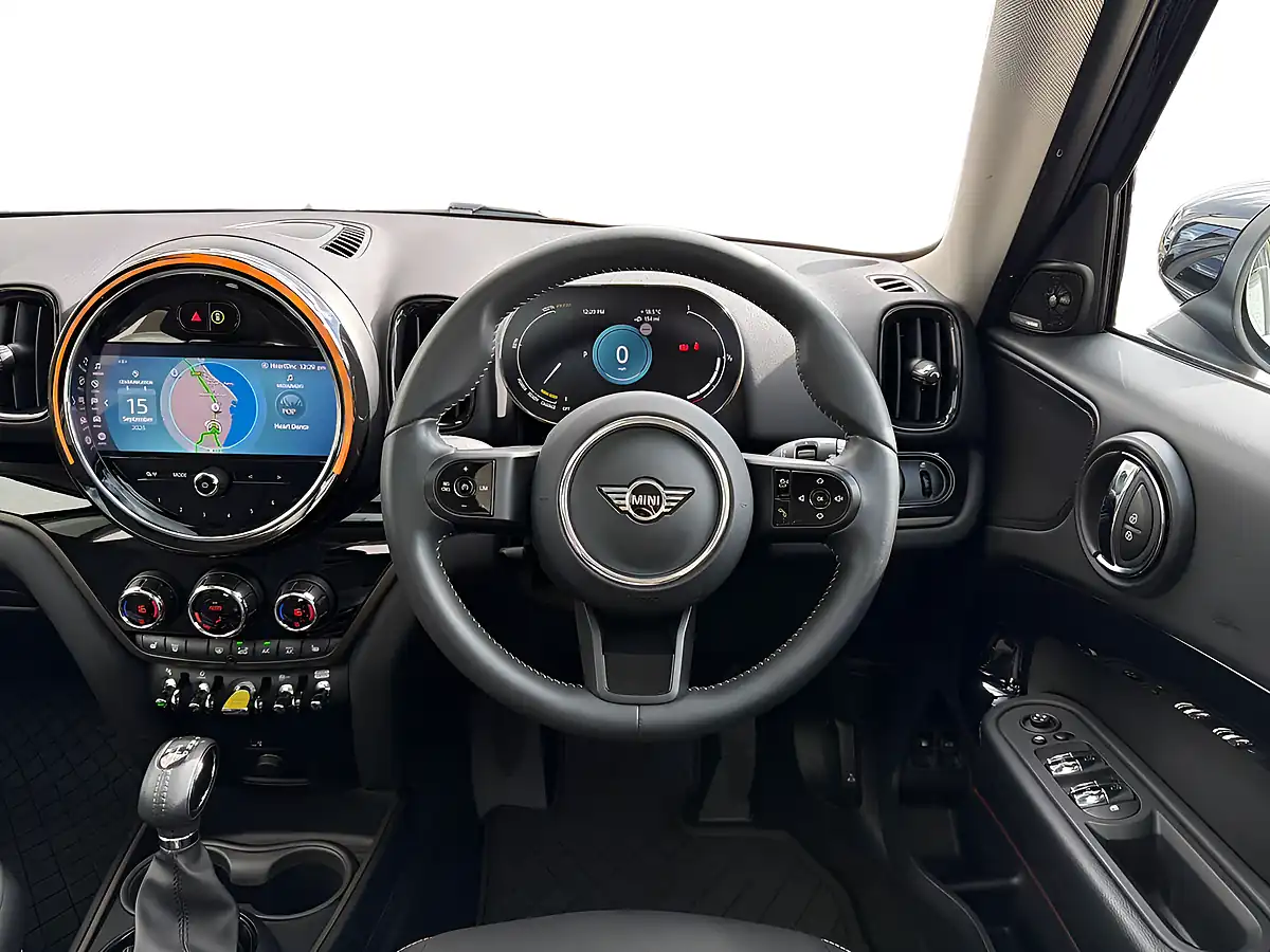 Used 2023 MINI Countryman Cooper Se Classic Black - Interior and Exterior details 8