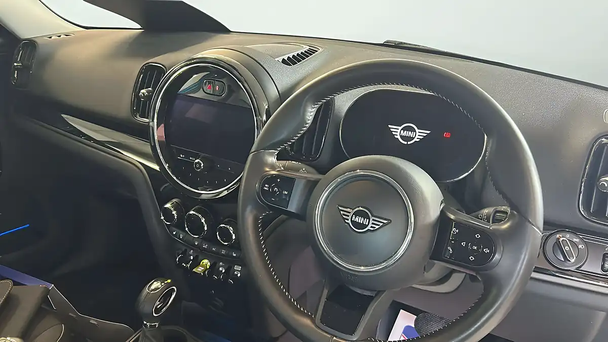 Used 2023 MINI Countryman Cooper Se Classic Blue - Interior and Exterior details 14