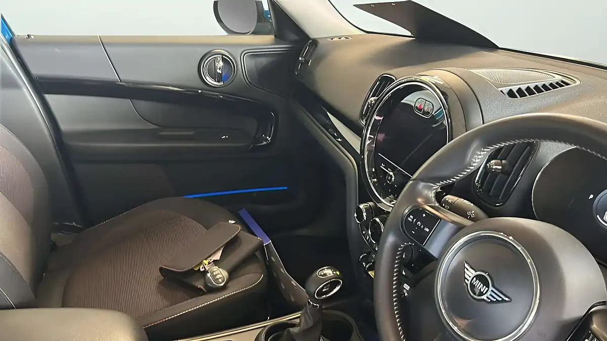 Used 2023 MINI Countryman Cooper Se Classic Blue - Interior and Exterior details 19