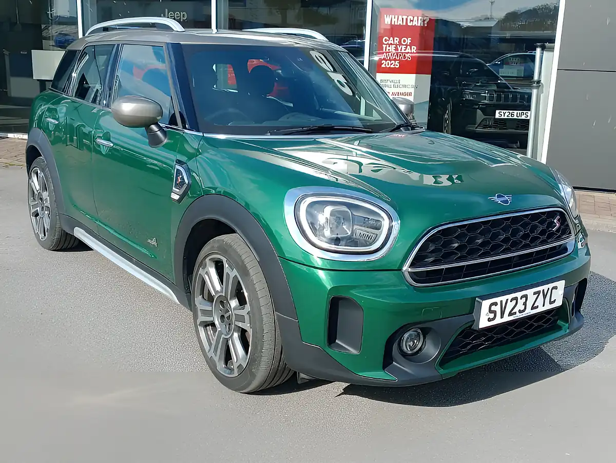 Used 2023 MINI Countryman Exclusive Green - Interior and Exterior details 4
