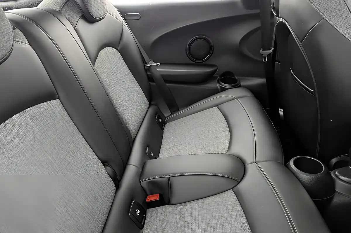 Used 2023 MINI Electric Hatch Cooper Se Level 2 Black - Interior and Exterior details 10