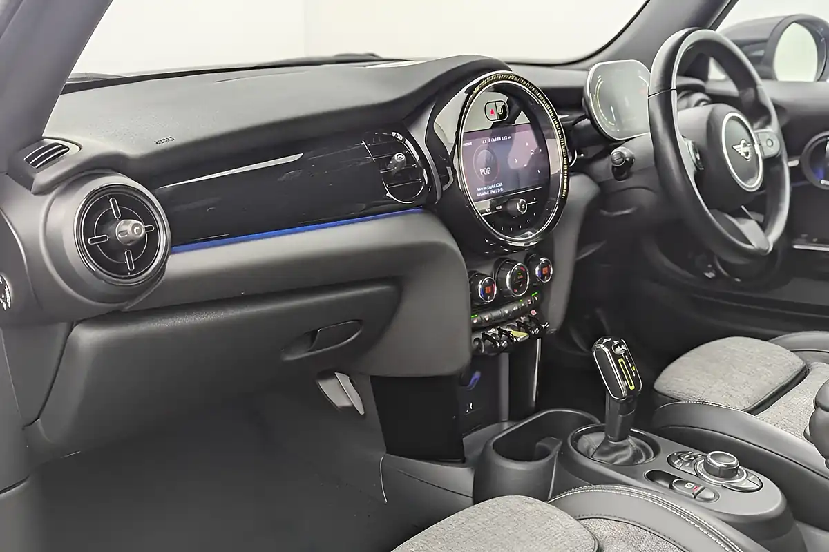 Used 2023 MINI Electric Hatch Cooper Se Level 2 Black - Interior and Exterior details 12