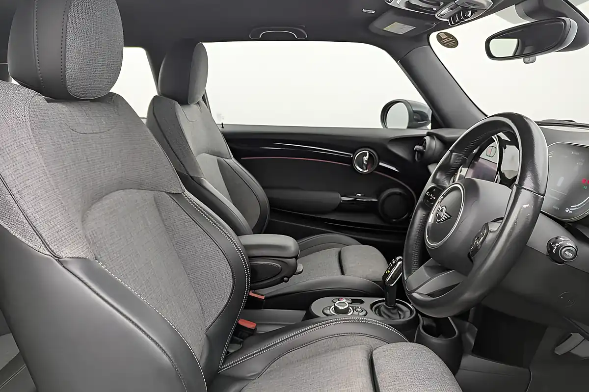 Used 2023 MINI Electric Hatch Cooper Se Level 2 Black - Interior and Exterior details 2