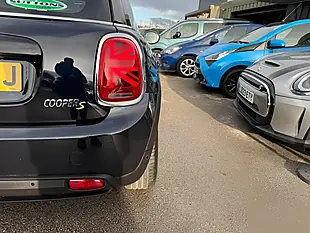 Used 2023 MINI Electric Hatch Cooper Se Level 3 Black - Interior and Exterior details 12