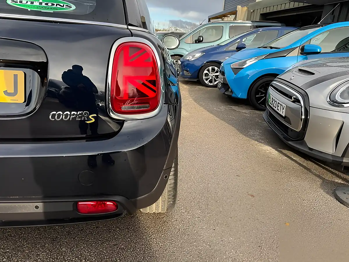 Used 2023 MINI Electric Hatch Cooper Se Level 3 Black - Interior and Exterior details 12