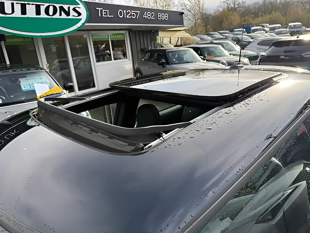 Used 2023 MINI Electric Hatch Cooper Se Level 3 Black - Interior and Exterior details 4