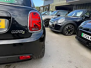 Used 2023 MINI Electric Hatch Cooper Se Level 3 Black - Interior and Exterior details 11