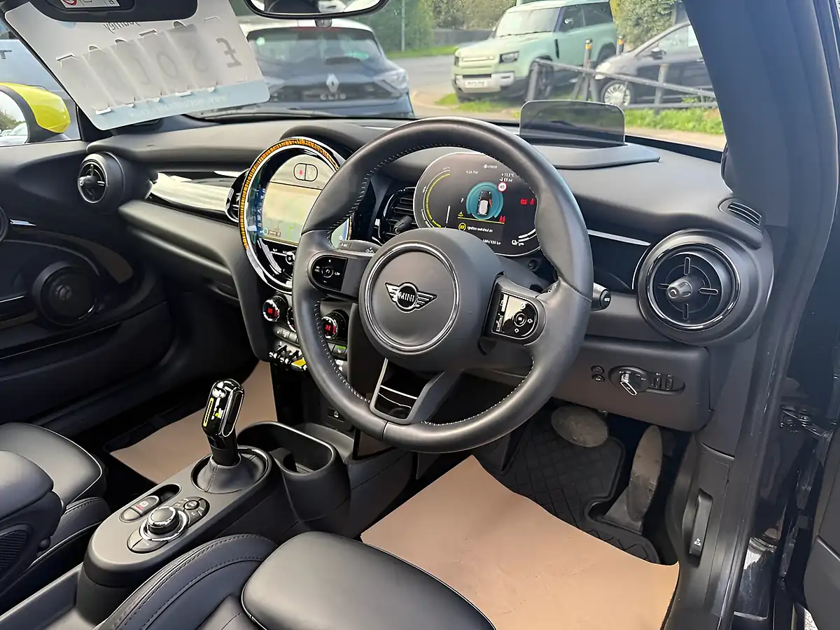 Used 2023 MINI Electric Hatch Cooper Se Level 3 Black - Interior and Exterior details 16