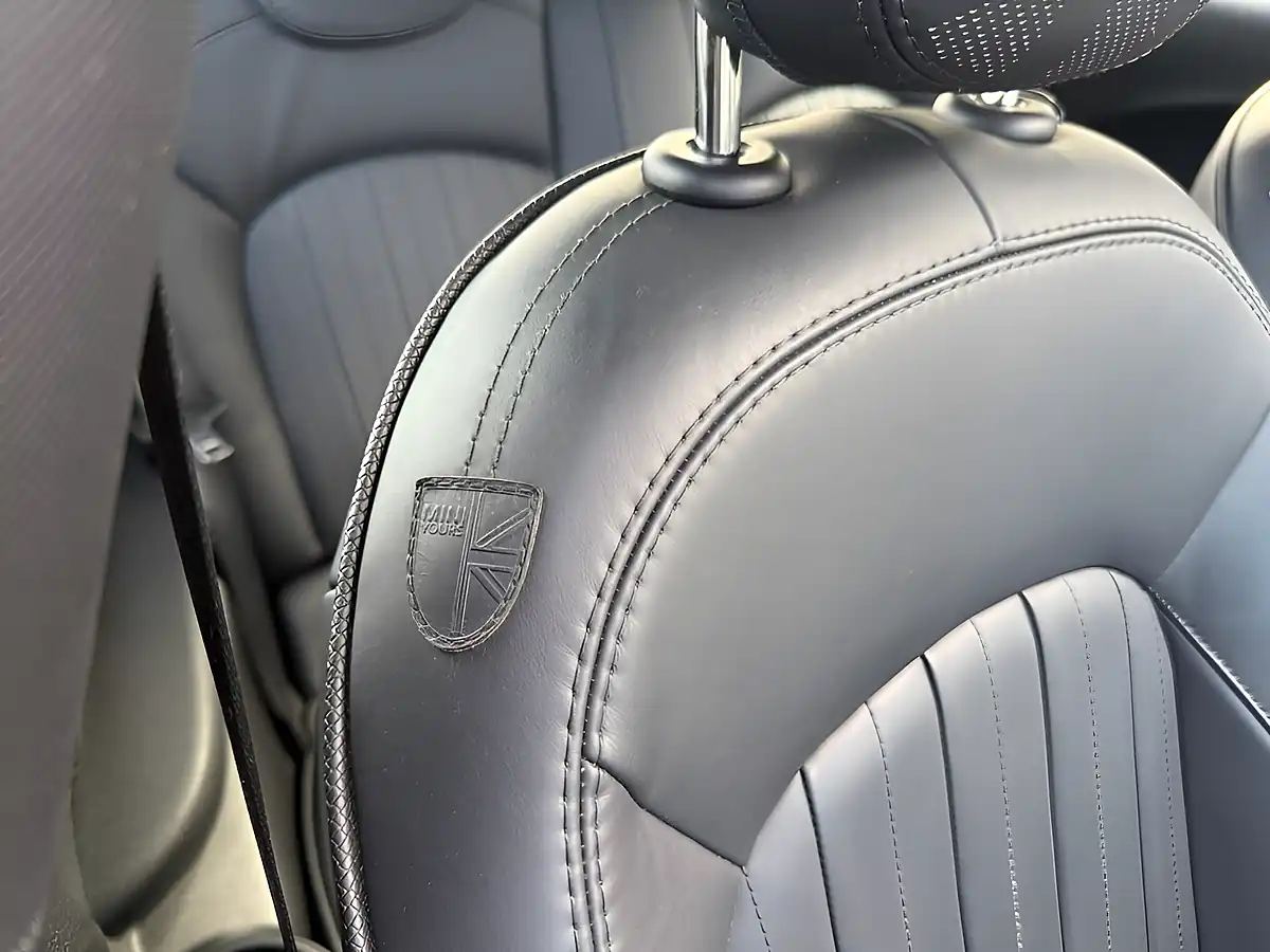 Used 2023 MINI Electric Hatch Cooper Se Level 3 Black - Interior and Exterior details 9