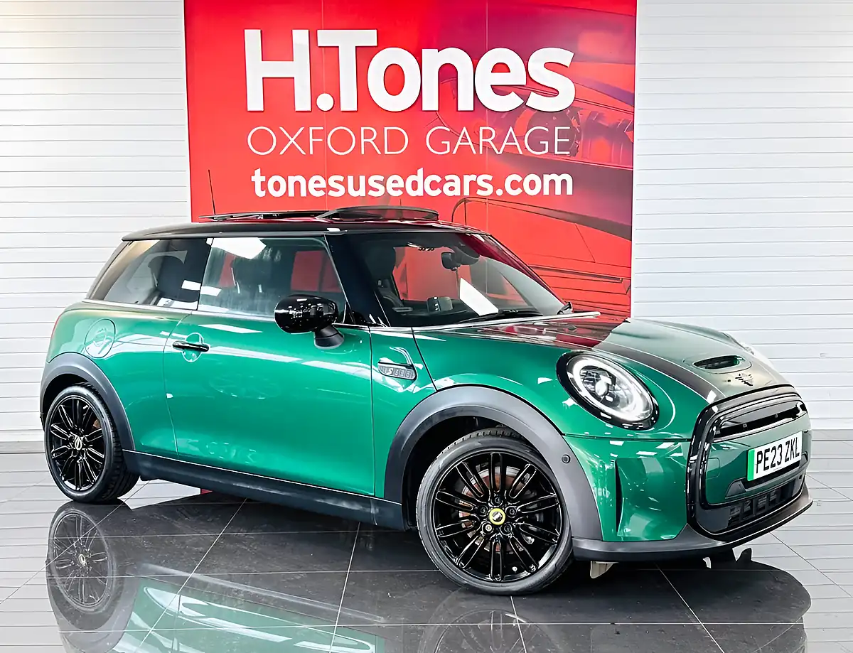 Used 2023 MINI Electric Hatch Cooper Se Level 3 Green - Front View