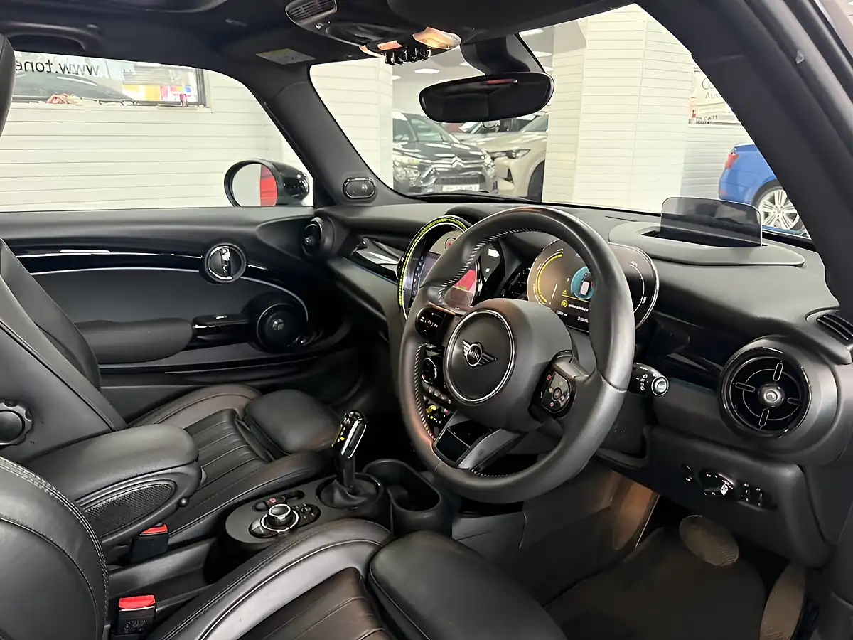Used 2023 MINI Electric Hatch Cooper Se Level 3 Green - Interior and Exterior details 13