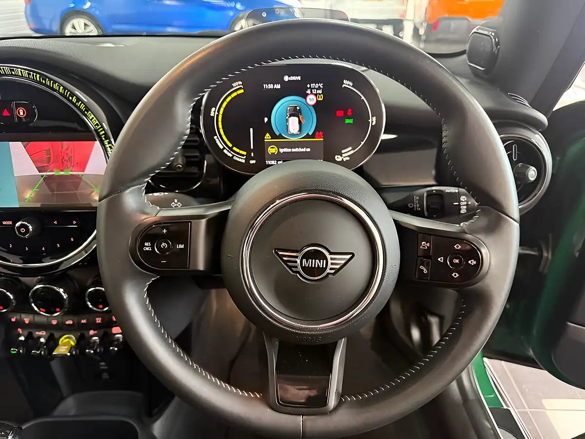Used 2023 MINI Electric Hatch Cooper Se Level 3 Green - Interior and Exterior details 15